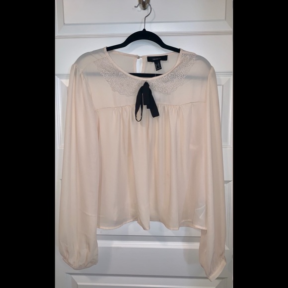 Cream Blouse with Black Bow Size 2x - Picture 1 of 4